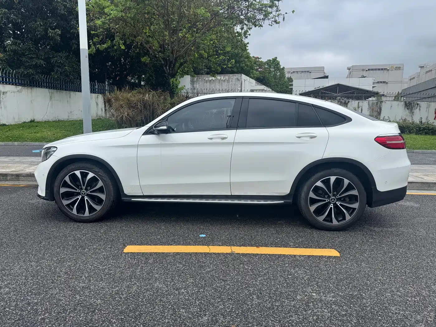 Mercedes-Benz GLC Coupe 2017 GLC 260 4MATIC Coupe SUV фото 3