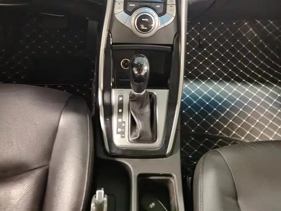 Hyundai Langdong 2015 1.6L Auto Premium фото 16