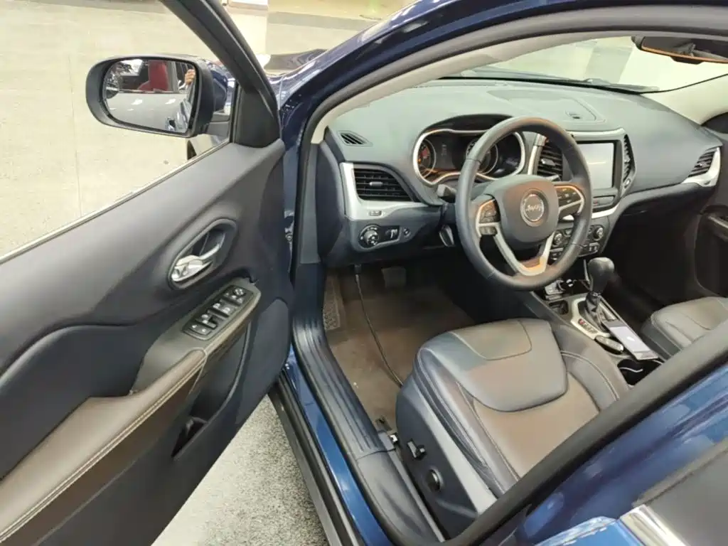 Jeep Cherokee 2020 2020 2.0L 2WD Classic Sport Edition