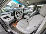 Photo 9 - Toyota Sienna