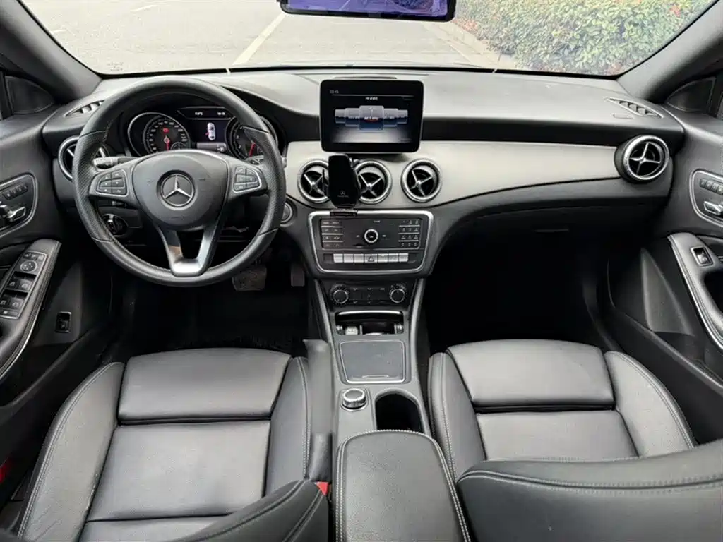 Mercedes-Benz CLA (Import) 2018 CLA 200 Fashion Edition фото 17