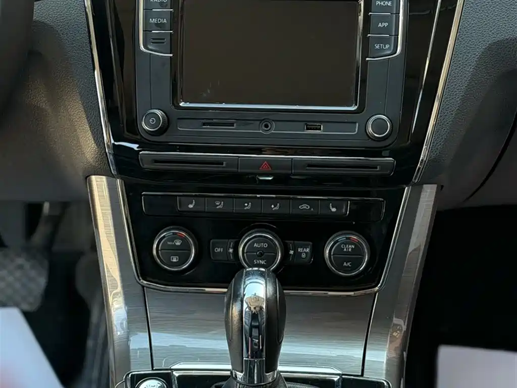 Volkswagen Passat 2017 330TSI DSG Prestige фото 13