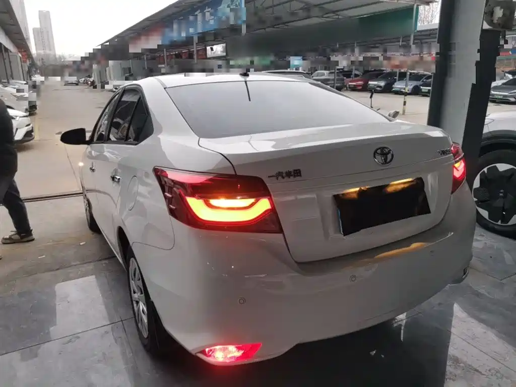 Toyota Vios 2022 1.5L 20th Anniversary Edition фото 5