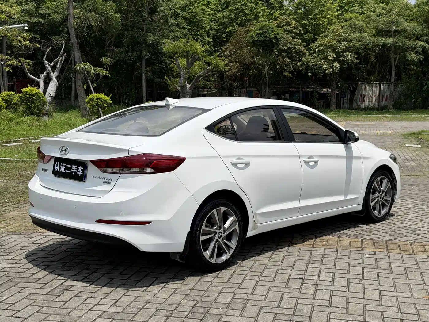 Hyundai Elantra 2016 Model 1.6L Automatic Smart Elite фото 12