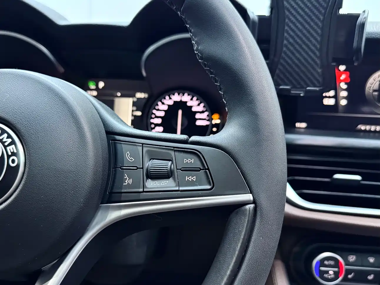 Alfa Romeo Stelvio 2019 2017 2.0T 200HP Luxury Edition