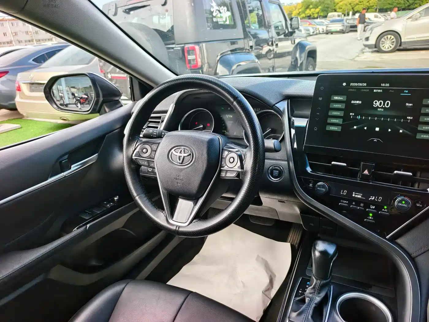 Фото 16 - Toyota Camry