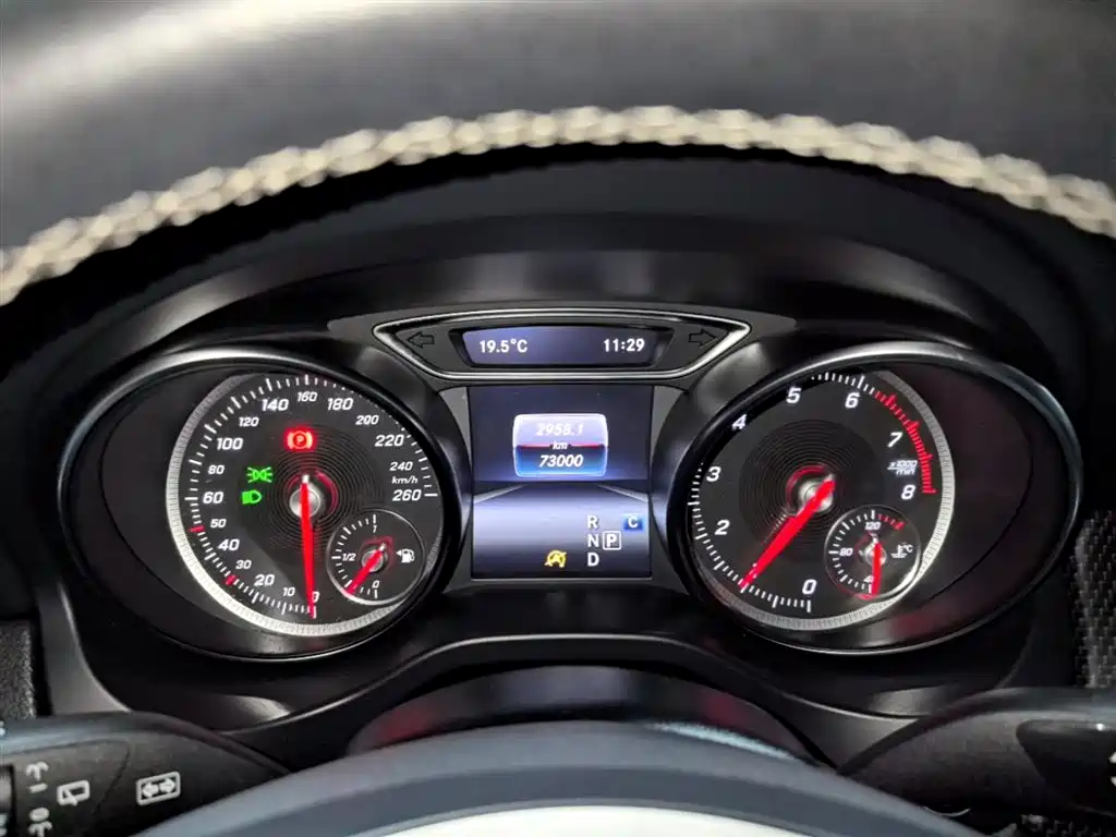 Mercedes-Benz GLA 2018 GLA 200 Dynamic фото 12