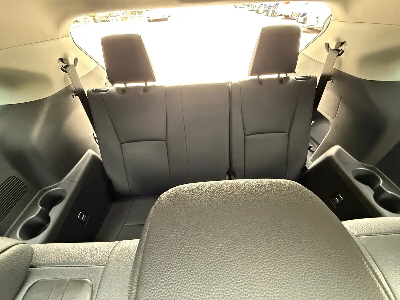Toyota Highlander 2023 2.5L Smart Hybrid Dual Engine AWD Luxury 7-Seater фото 12