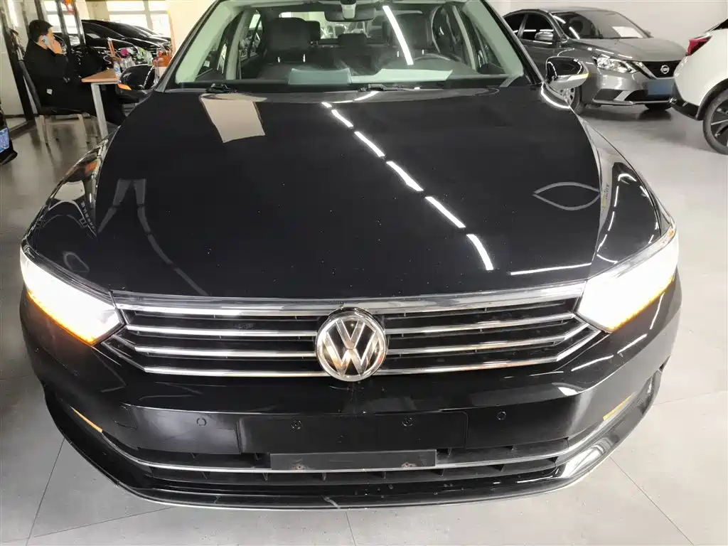 Volkswagen Magotan 2019 330TSI DSG Luxury Class China VI фото 3