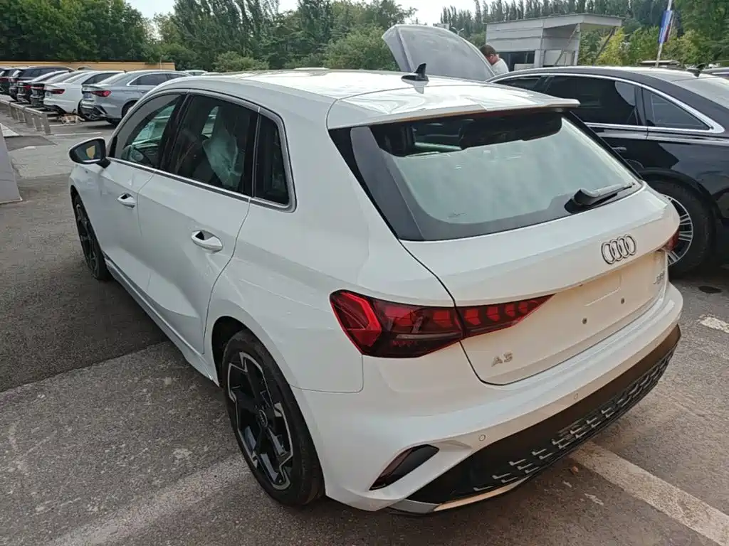 Audi A3 2026 2025 Facelift Sportback 35TFSI Flying Spur Premium
