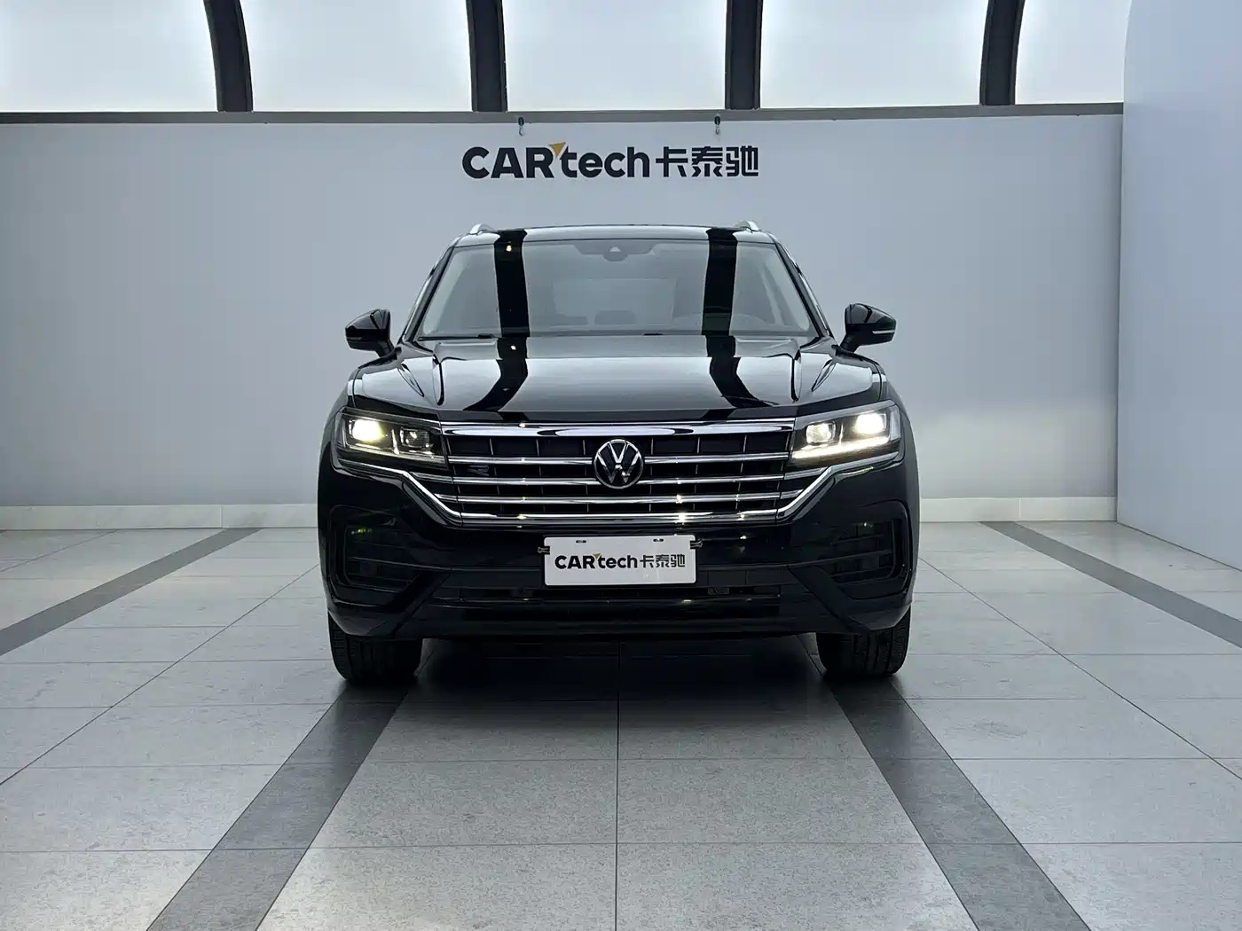 VOLKSWAGEN TOUAREG