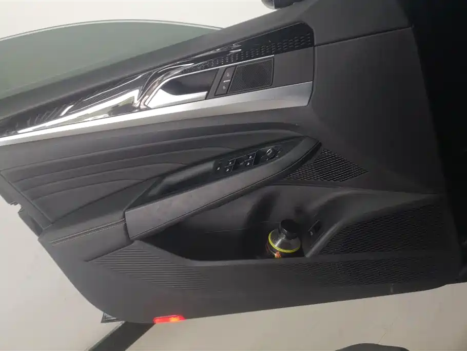 Volkswagen Passat 2022 330TSI Starlight Elite Edition фото 7