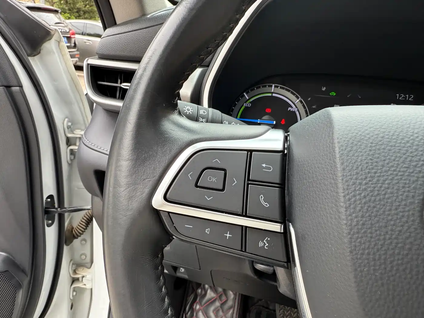 Toyota Highlander 2023 2.5L Smart Hybrid Dual Engine AWD Luxury 7-Seater фото 19