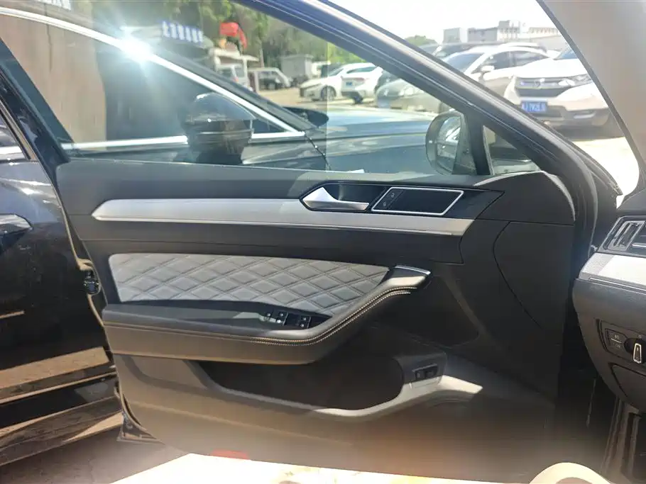 Volkswagen Magotan 2023 Model 2 Million Commemorative Edition 330TSI DSG Luxury фото 7