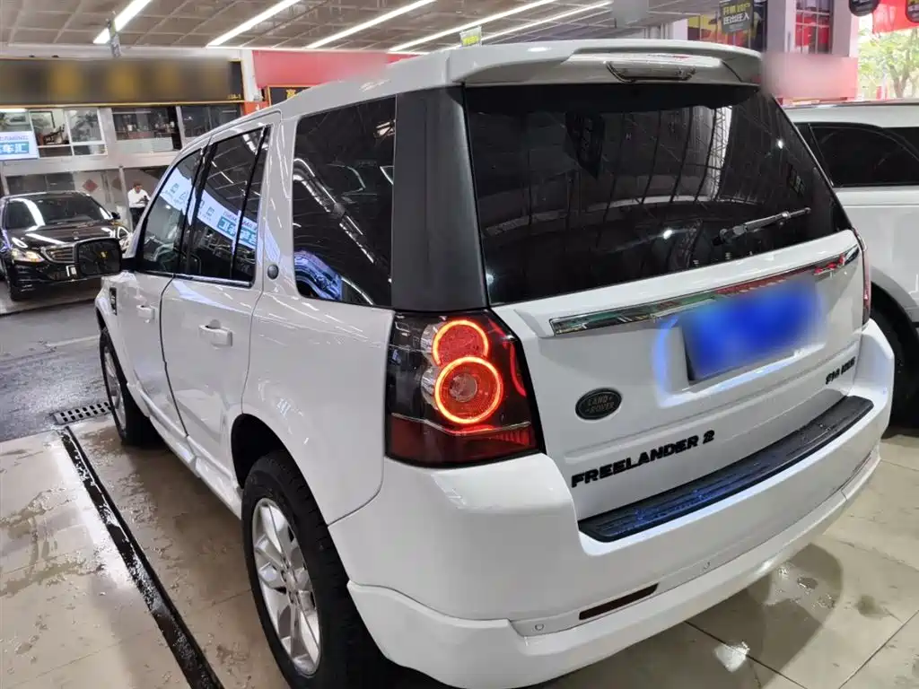 Land Rover Freelander 2 2014 2.0T Si4 HSE Gasoline Edition фото 23