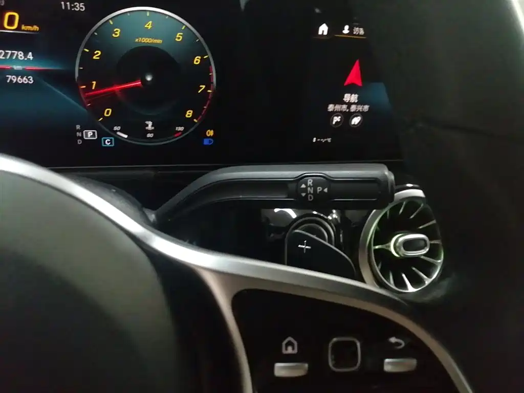 MERCEDES-BENZ GLA