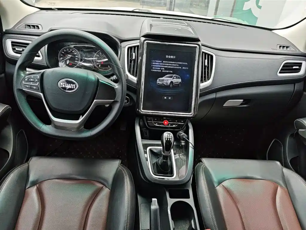 SWM Motor SWM X7 2020 2020 2.0L Manual Comfort 7-seater