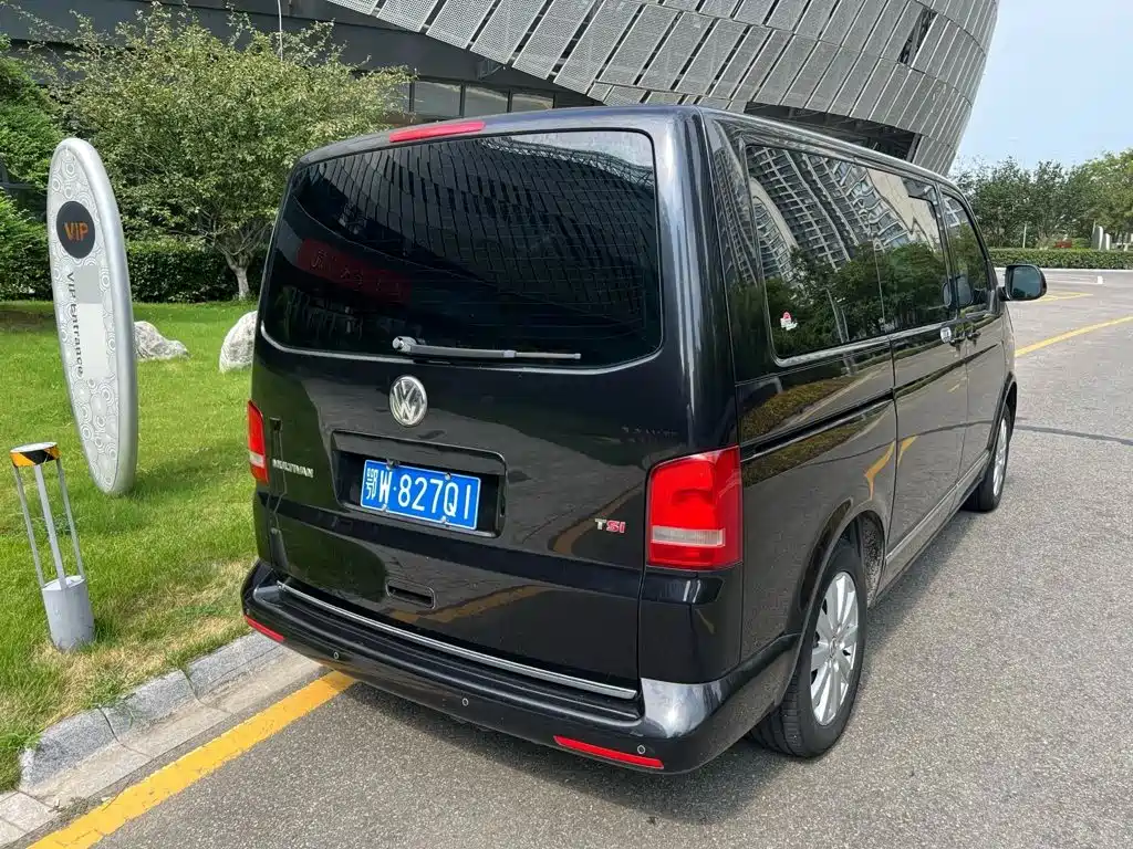Photo 5 - Volkswagen Multivan