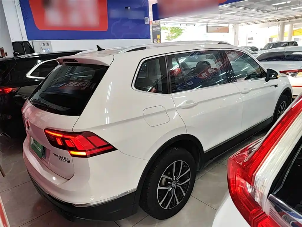 Volkswagen Tiguan L 2018 330TSI Automatic 2WD Comfort Edition фото 7