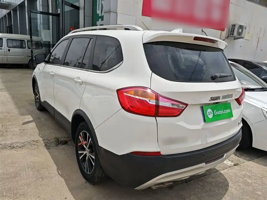SWM Motor SWM X7 2020 2020 2.0L Manual Comfort 7-seater