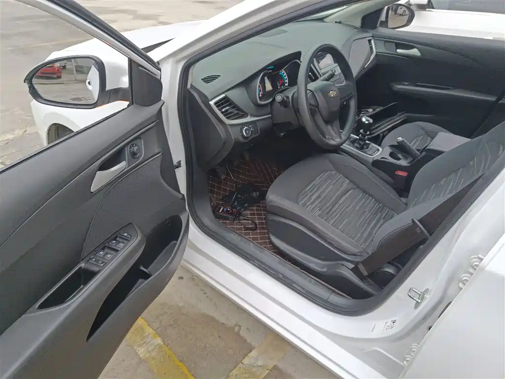 Chevrolet Cavalier 2016 1.5L Manual Enjoyment Edition фото 12
