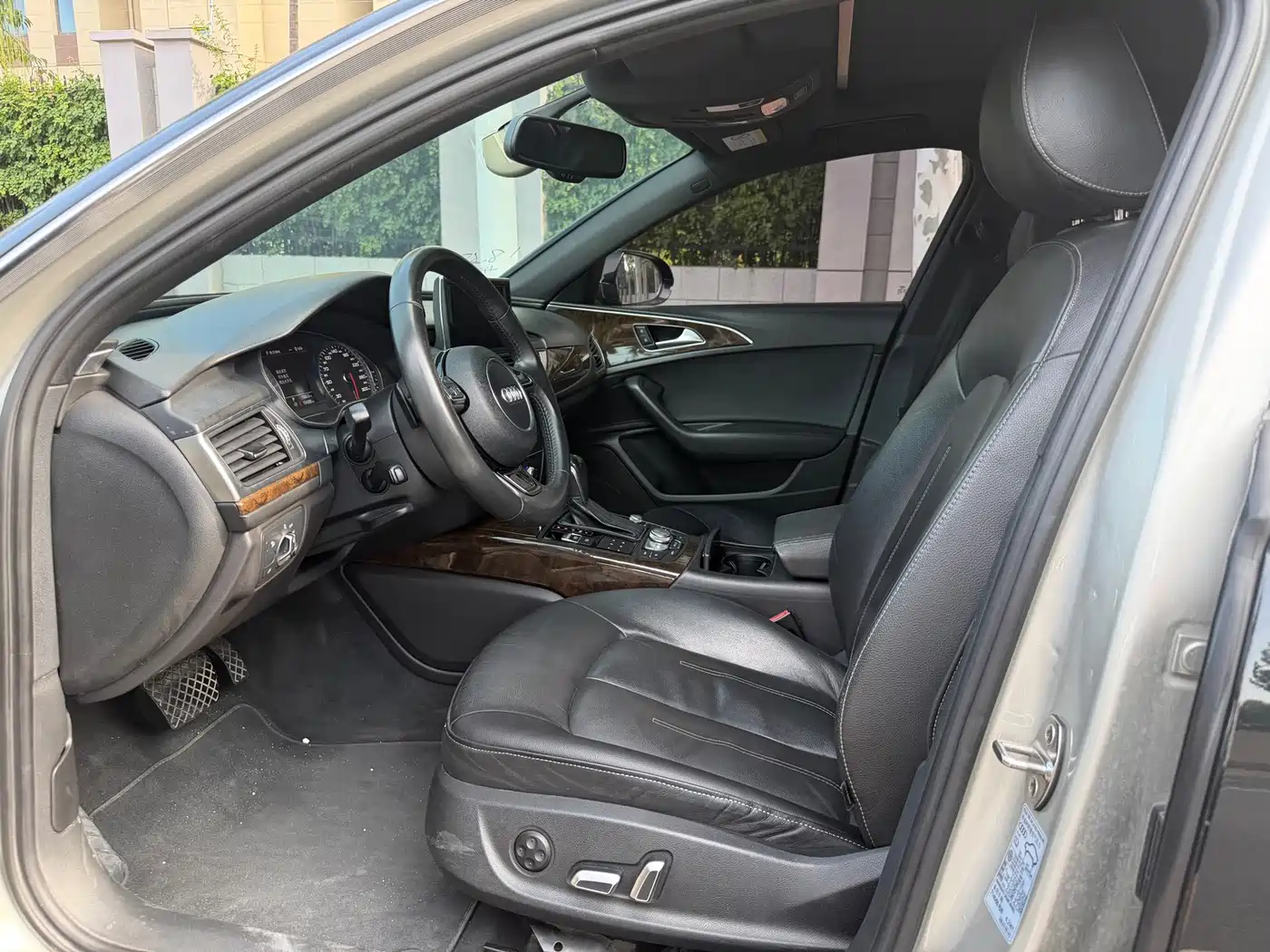 Фото 9 - Audi A6L