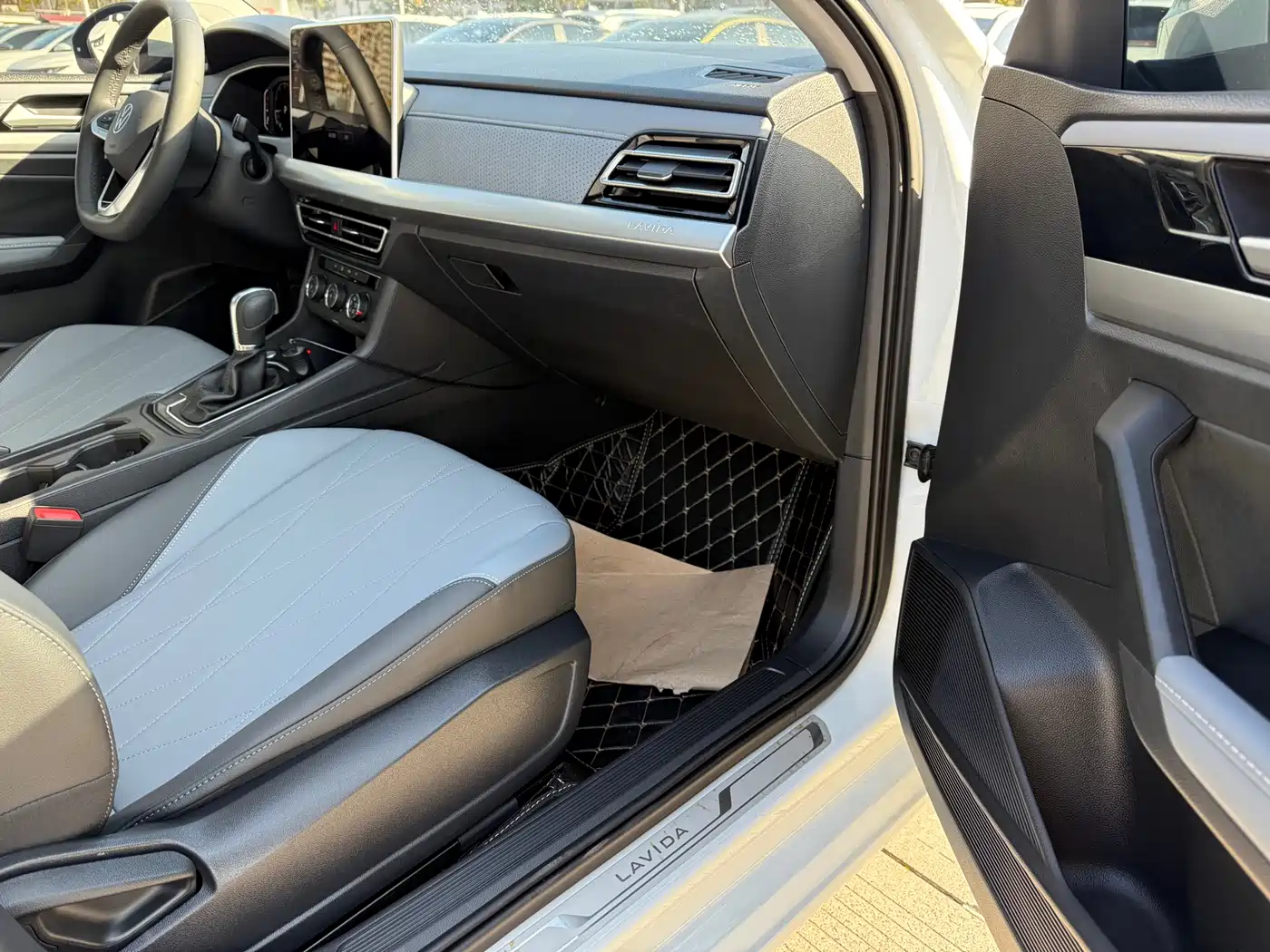 Volkswagen Lavida 2024 Model 1.5L Automatic Starlight 5 Million Edition фото 15