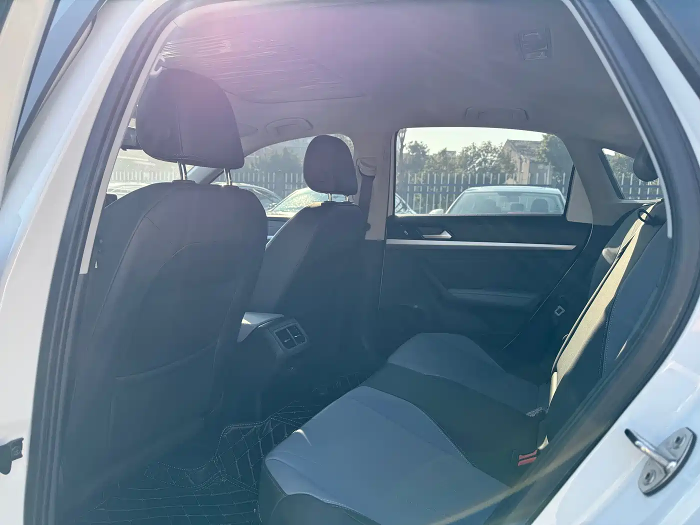 Volkswagen Lavida 2024 Model 1.5L Automatic Starlight 5 Million Edition фото 10