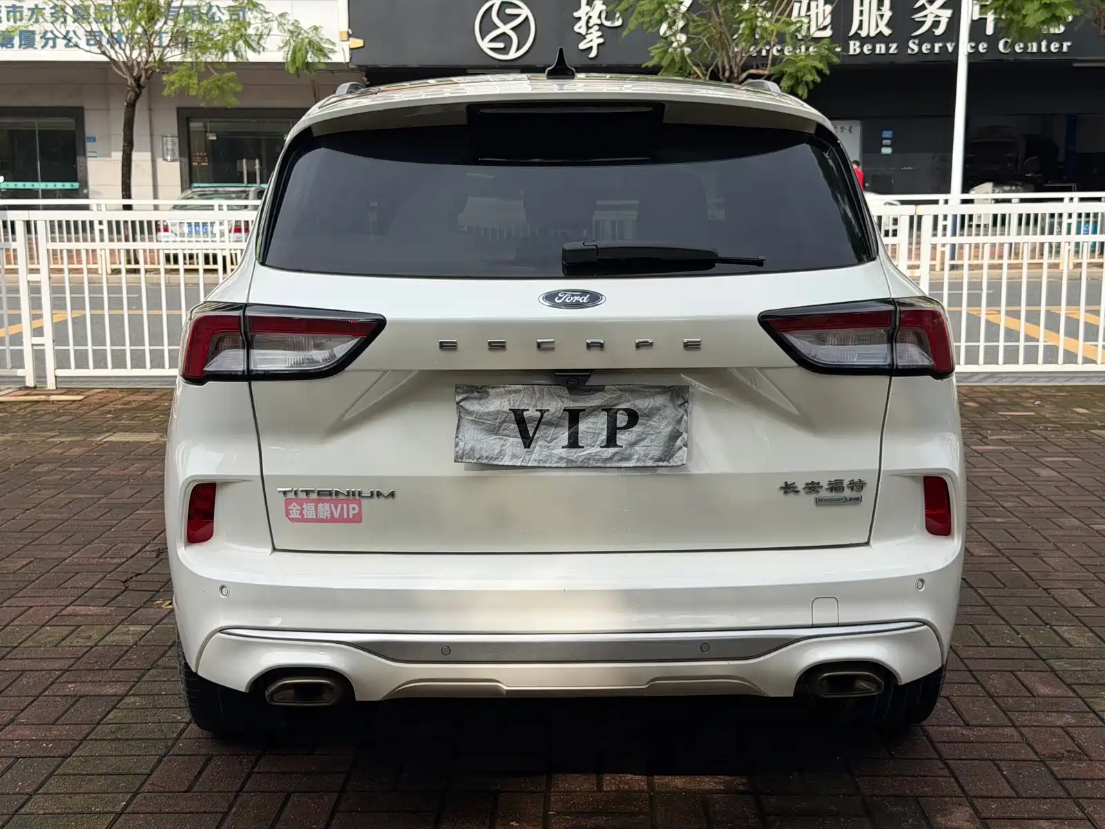 Photo 5 - Ford Escape
