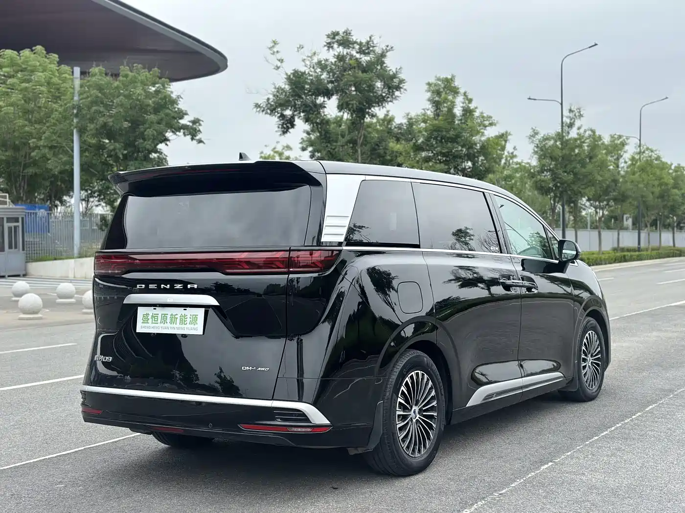 Denza D9 2022 DM-i 970 All-Wheel Drive Honor Edition фото 7