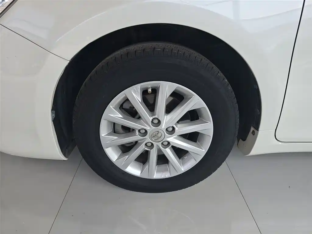 Toyota Camry 2016 2.0G 10th Anniversary Leading Edition фото 23