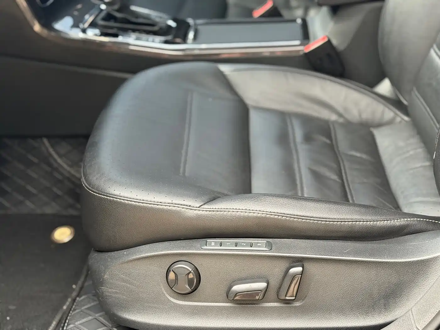 Volkswagen Passat 2017 330TSI DSG Luxury фото 5