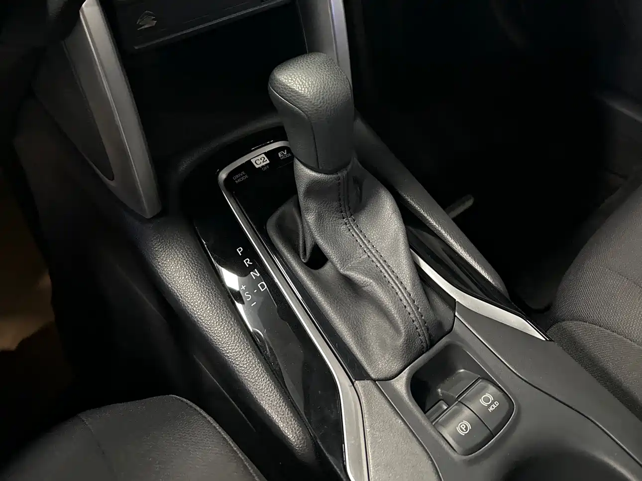 Toyota Corolla Cross 2024 2.0L Smart Hybrid Dual Engine Pioneer Edition фото 15