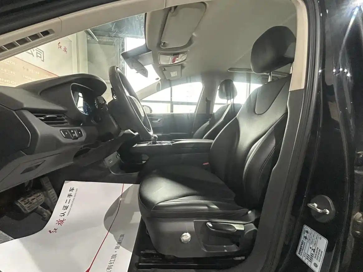 Hongqi E-QM5 2022 431km Charging Enjoyment Edition фото 10