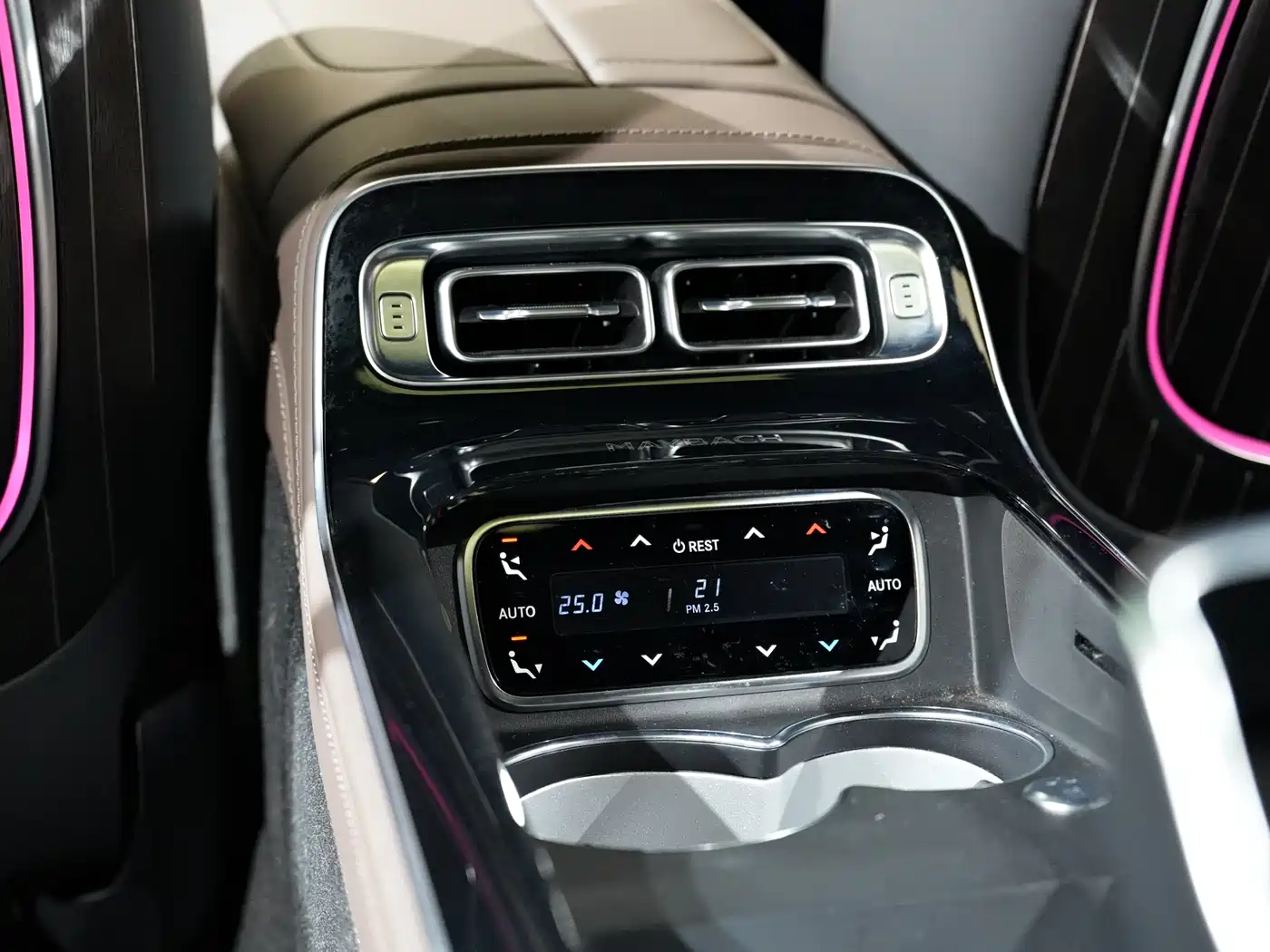 Mercedes-Benz Maybach S-Class 2022 S 680 4MATIC Craftsmanship Limited Launch Edition фото 21