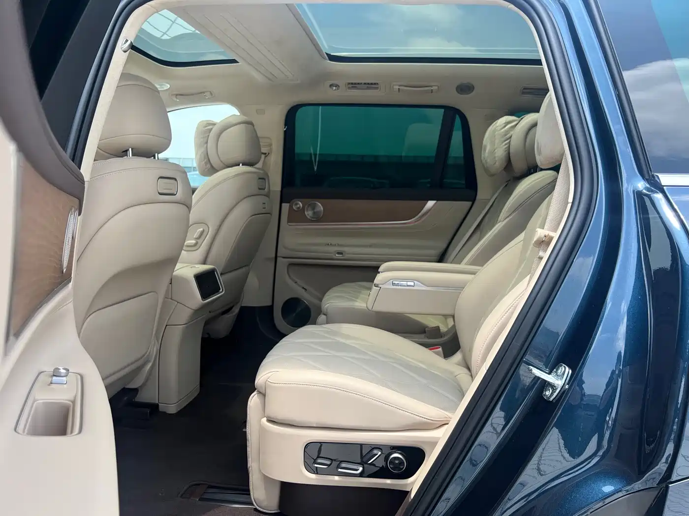 AITO Wenjie AITO M9 2025 Extended Range Ultra 52kWh 6-Seater фото 9