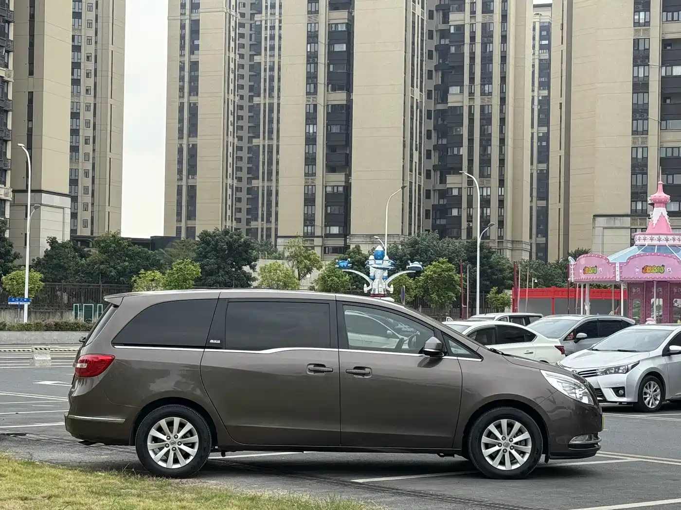 Buick GL8 2015 2.4L Luxury Business Exclusive Edition фото 2