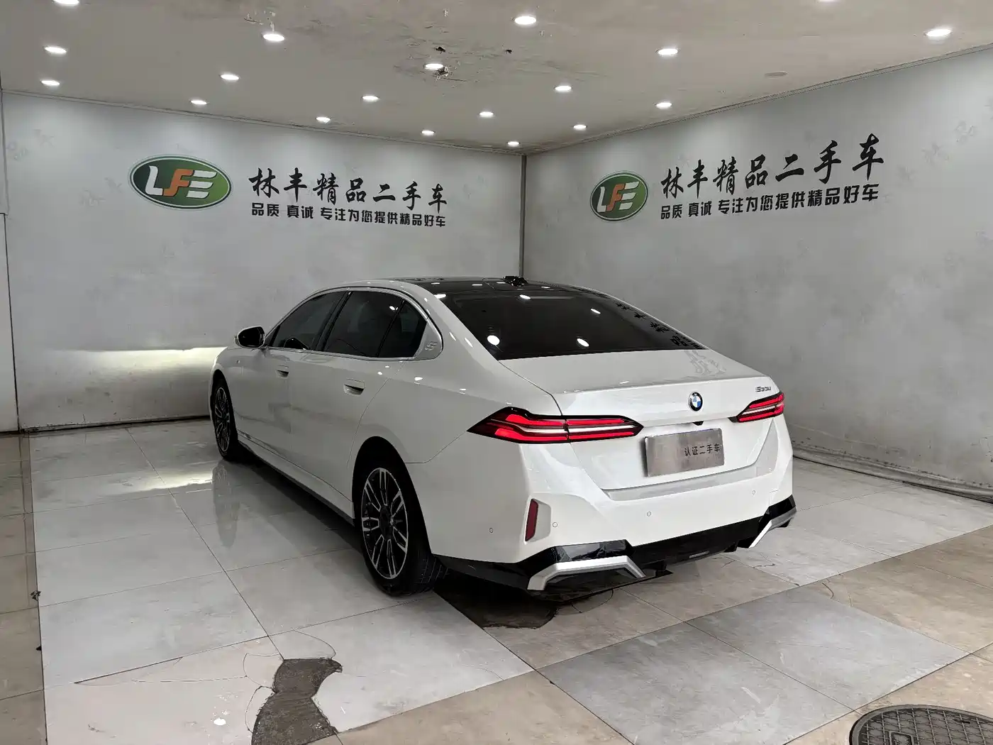 BMW 5 Series 2024 530Li Leading M Sport Package фото 6