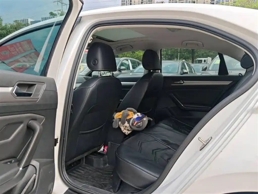 Volkswagen Lamando 2021 280TSI DSG Luxury Phantom Edition фото 5