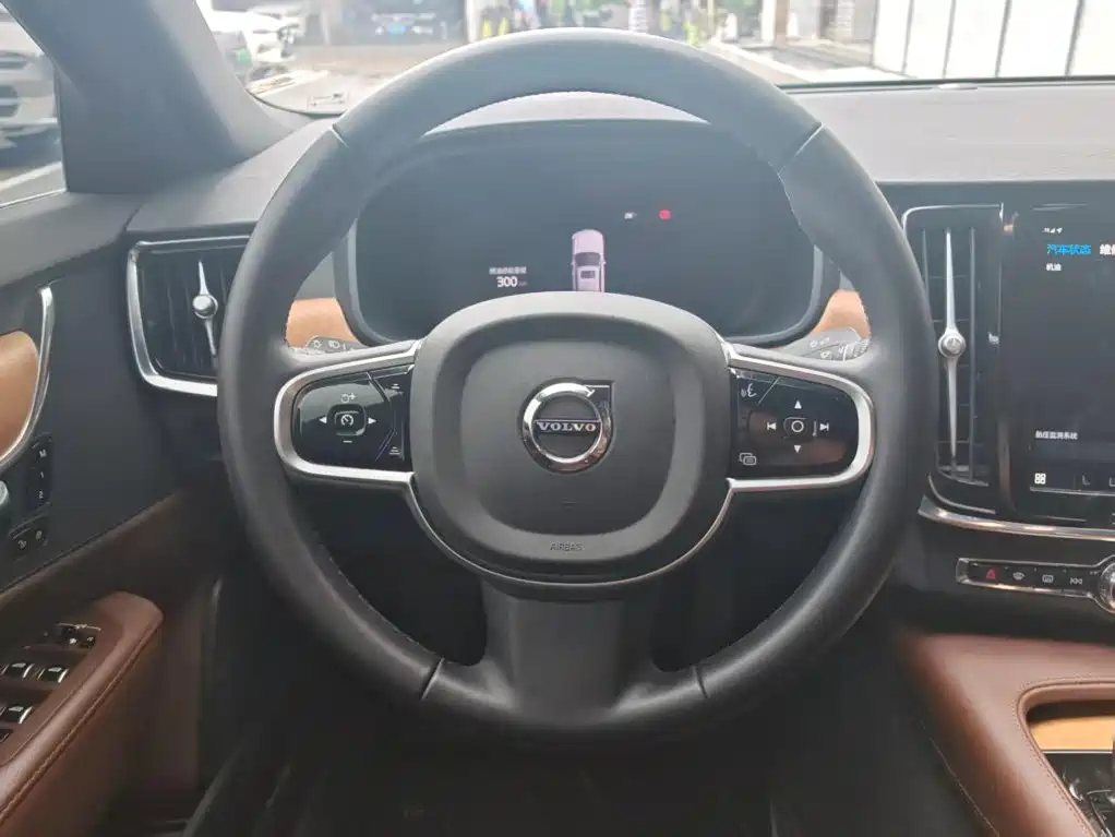 Фото 12 - Volvo S90