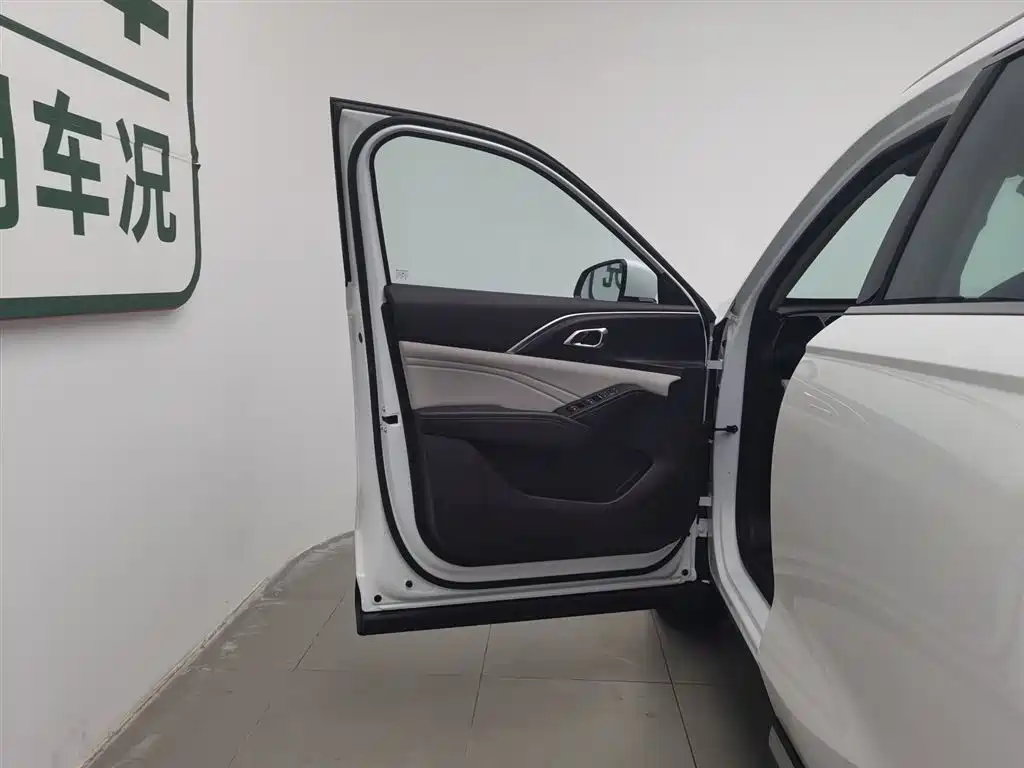Haval Xiaolong MAX 2023 1.5L Hi4 105 4WD Pilot Edition фото 8