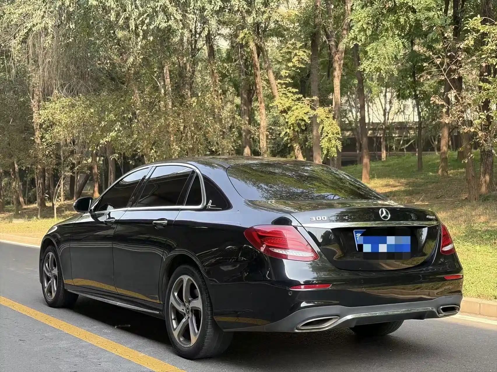 Photo 3 - Mercedes-Benz E-Class