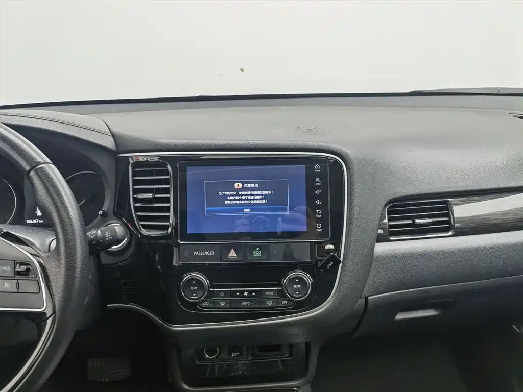 Mitsubishi Outlander 2018 2.4L 4WD Luxury Edition 7-seater фото 12