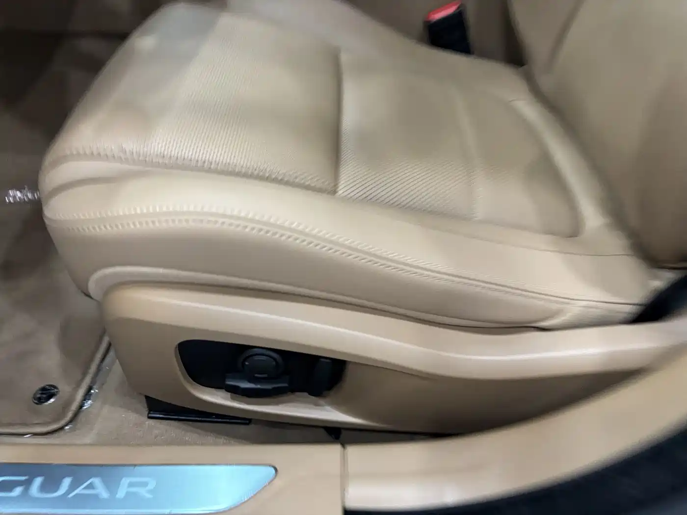 Jaguar XFL 2024 2.0T P250 2WD Premium Luxury фото 14