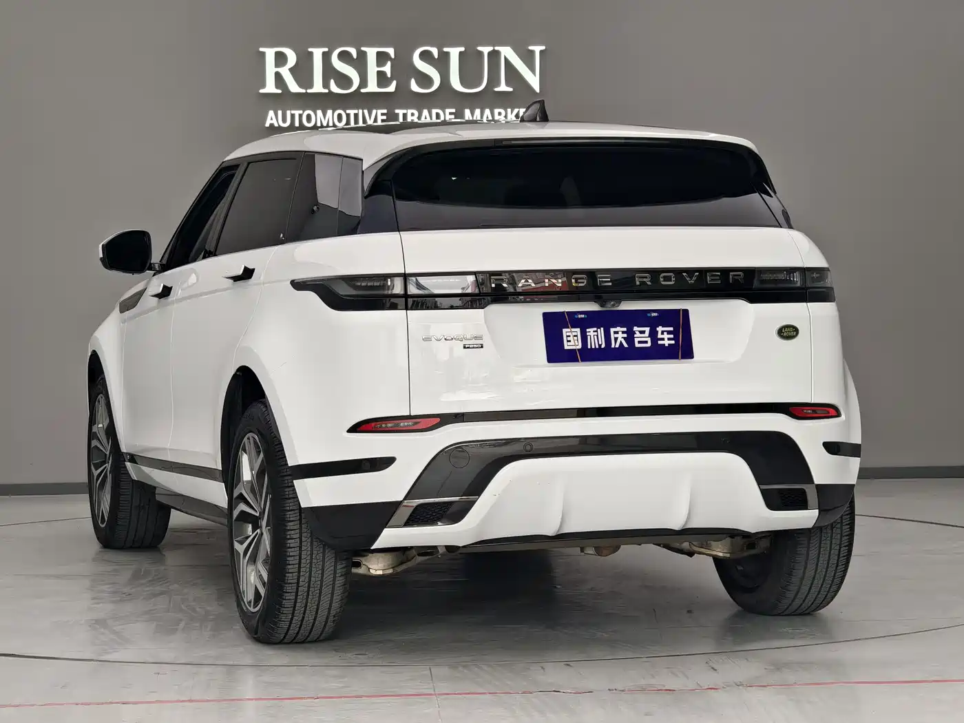 Land Rover Range Rover Evoque 2021 Range Rover Evoque L 249PS R-Dynamic First Edition Launch Edition фото 3