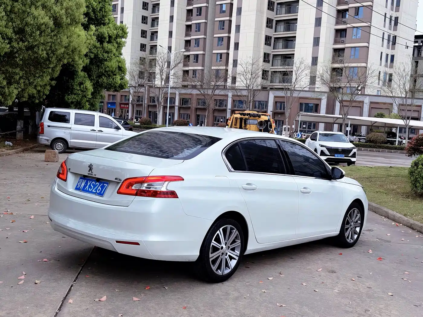 Peugeot 408 2014 1.8L Automatic Luxury Edition фото 4