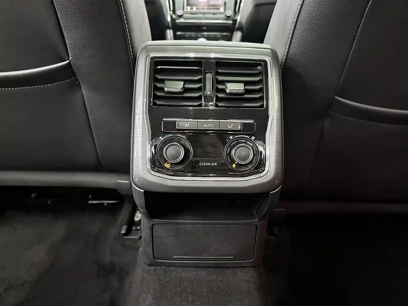 Volkswagen Passat 2017 330TSI DSG Luxury фото 20