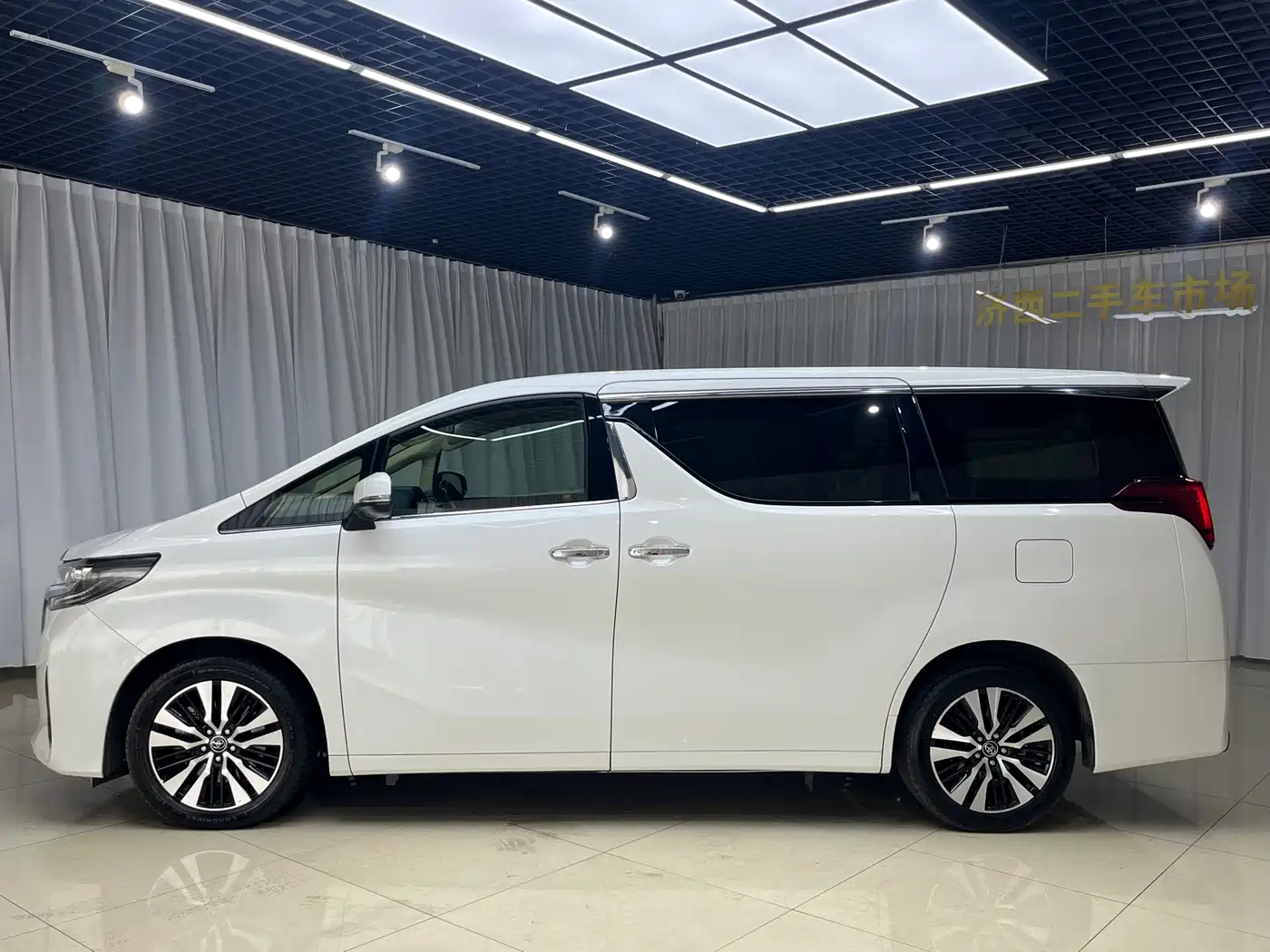 Toyota Alphard 2018 Facelift 3.5L Premium Edition фото 16