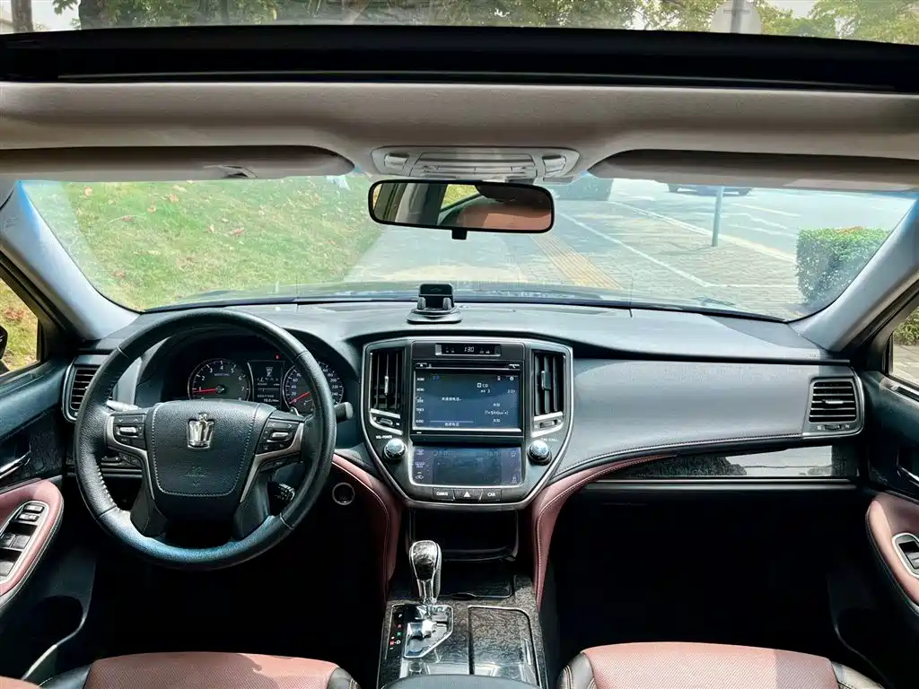 Toyota Crown 2018 2.0T Sport Edition фото 9
