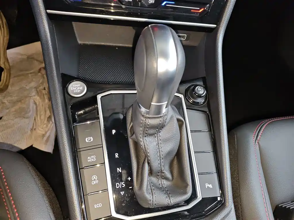 Volkswagen Lavida 2024 Model 300TSI DSG Starlight Leading Edition фото 10